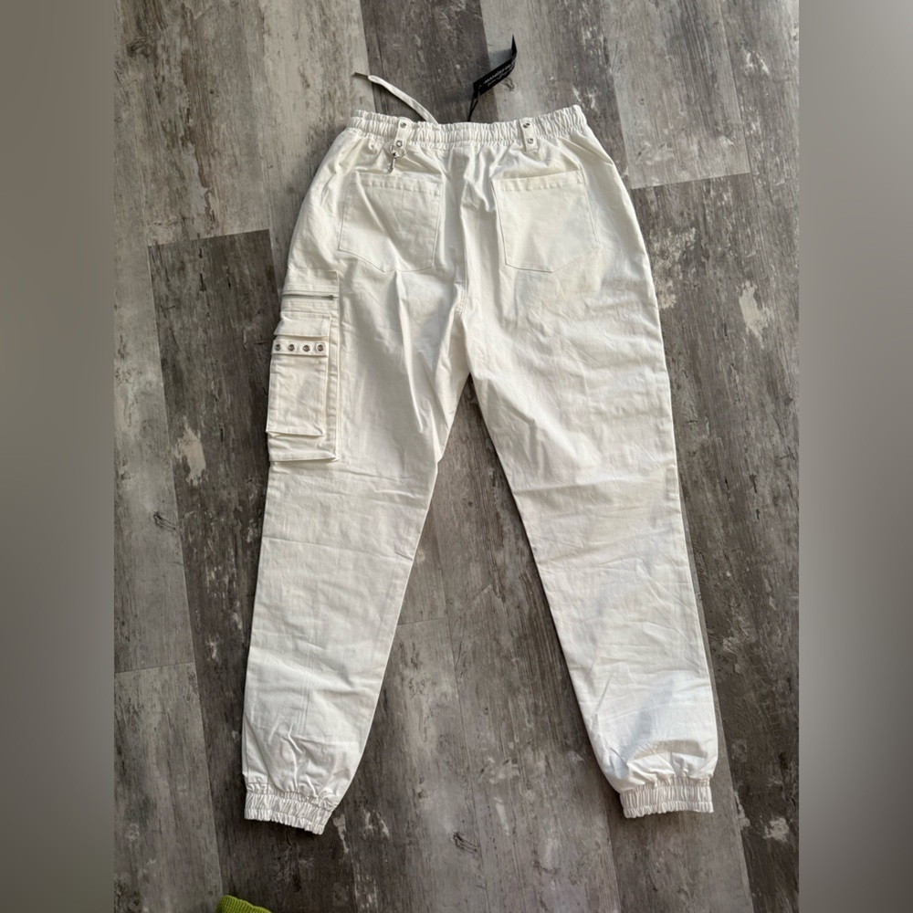 White Cargo Pants with Pocket Details - Picture 4 of 6